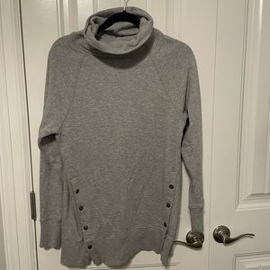 Maurice’s brand tunic style sweatshirt. Super soft!! Great condition!!